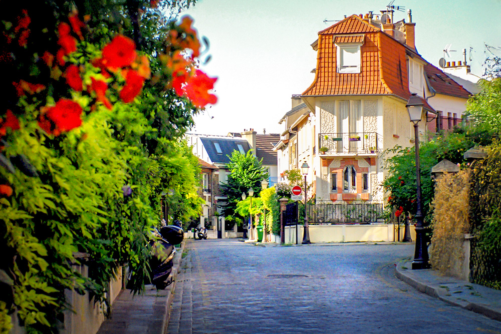 La Campagne à Paris, a secret residential area with cobblestone streets and flower-filled gardens in eastern Paris.