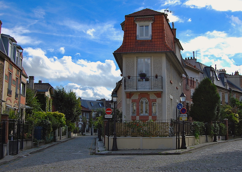 La Campagne à Paris, a secret residential area with cobblestone streets and flower-filled gardens in eastern Paris.